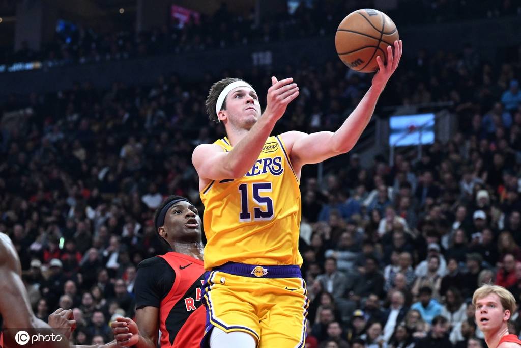 湖人计划给里夫斯5年2.4亿顶薪合同 同时追求字母哥